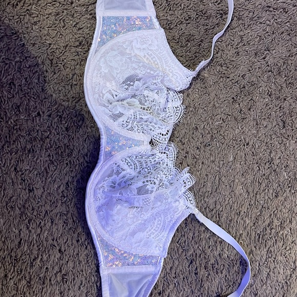 Victoria’s Secret bra / perfect condition / size 34DD/ color White / underwire - Picture 1 of 5